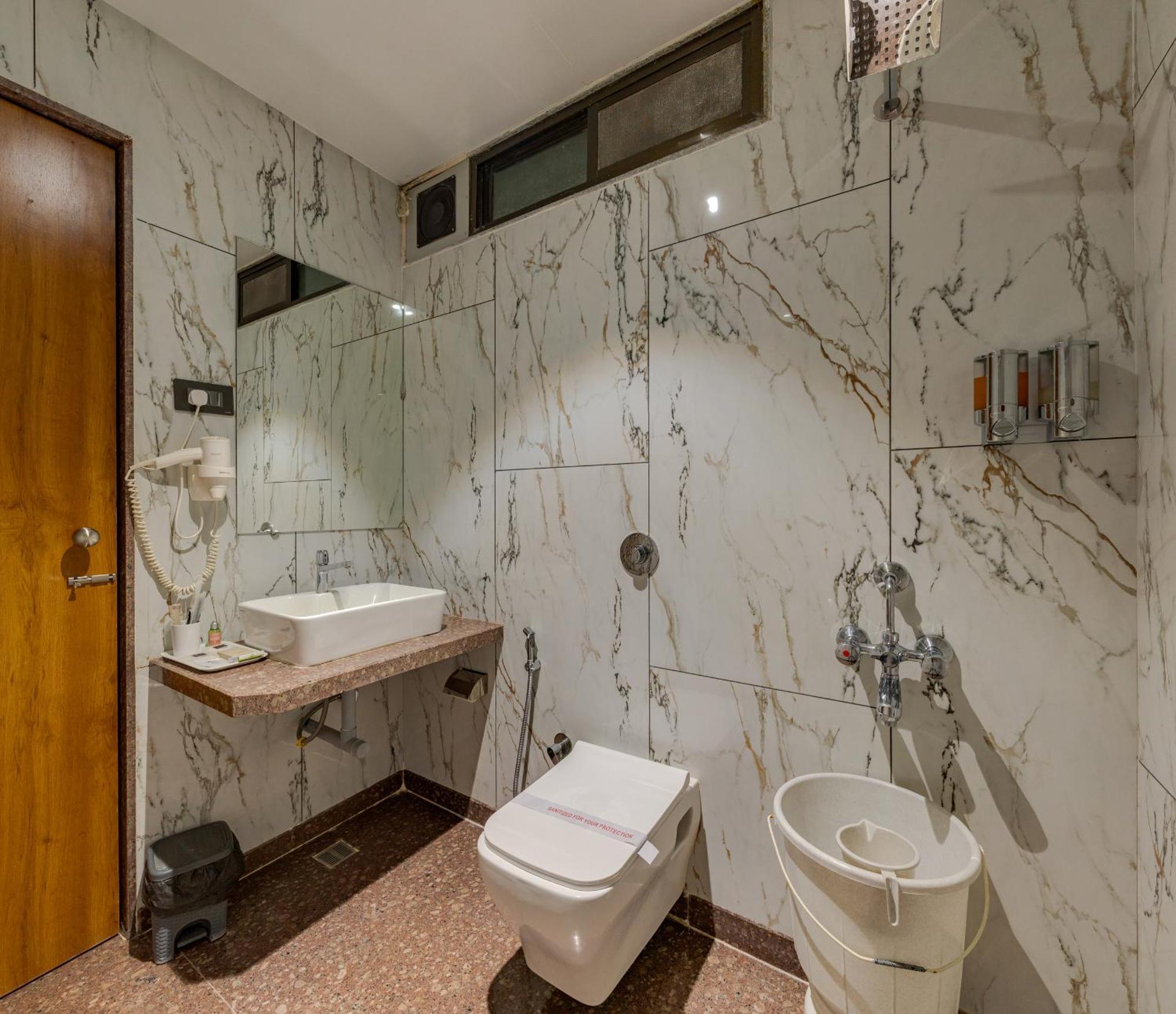 Hotel Surya Executive 3 Star Hotel Солапур Екстериор снимка