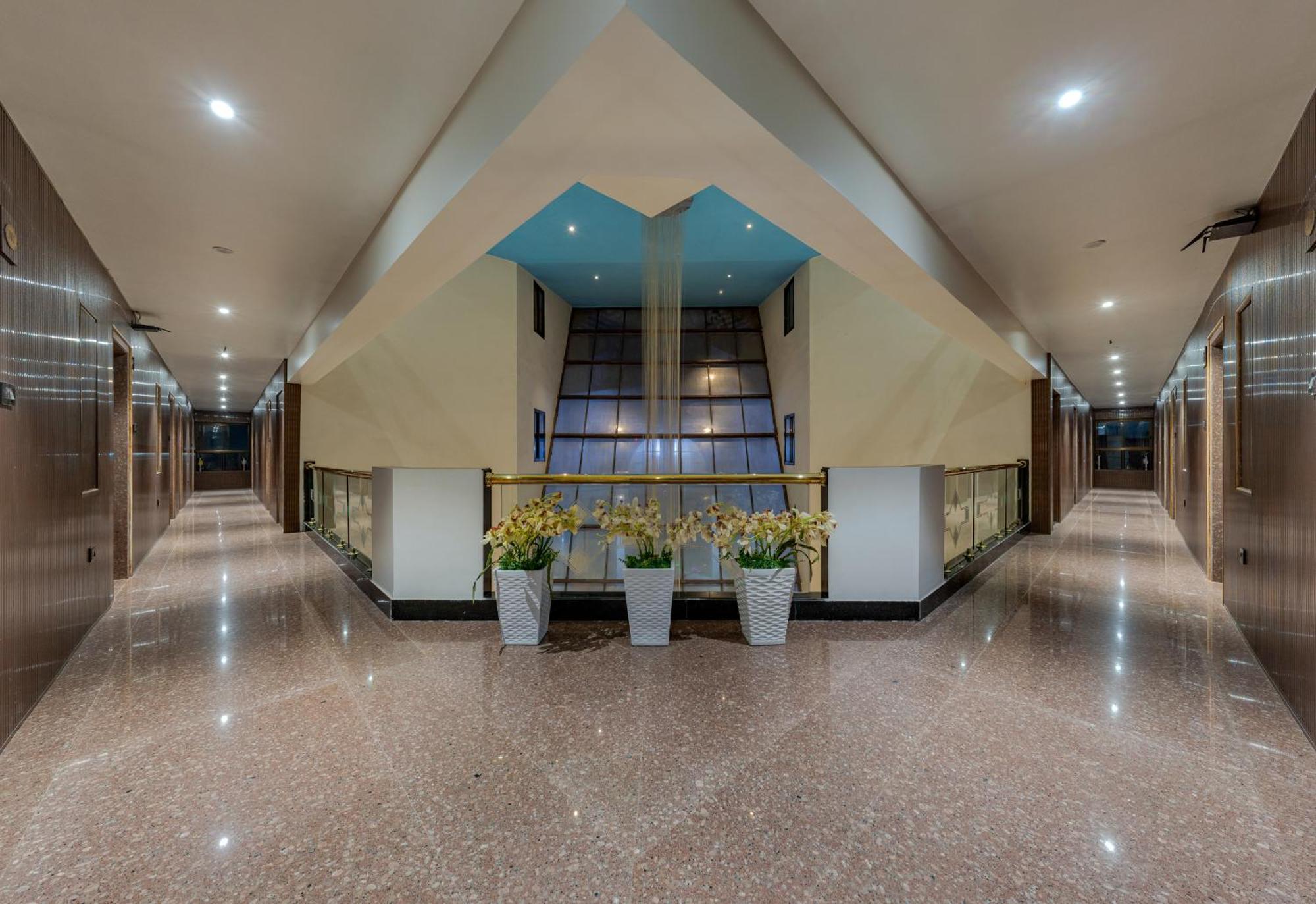 Hotel Surya Executive 3 Star Hotel Солапур Екстериор снимка