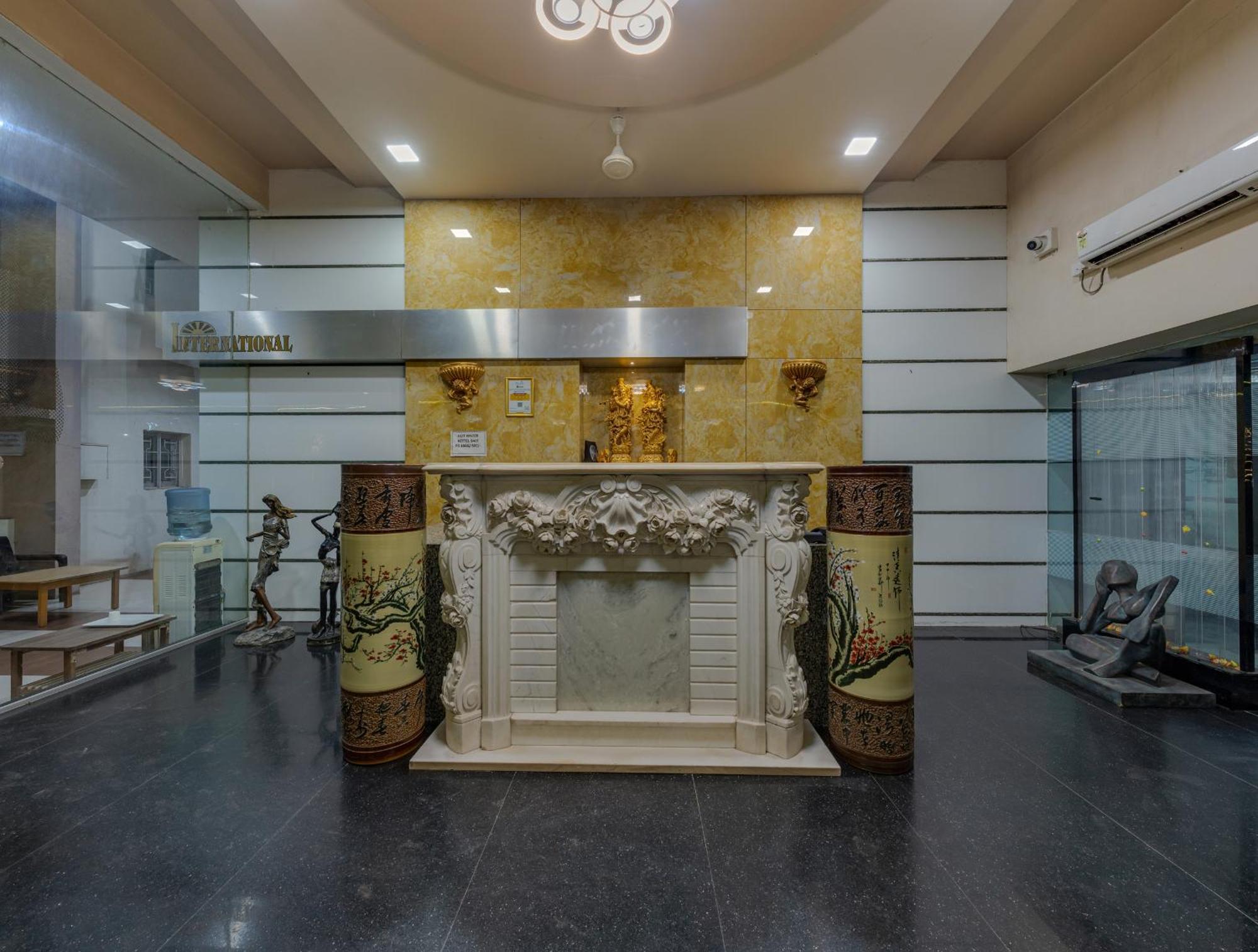 Hotel Surya Executive 3 Star Hotel Солапур Екстериор снимка