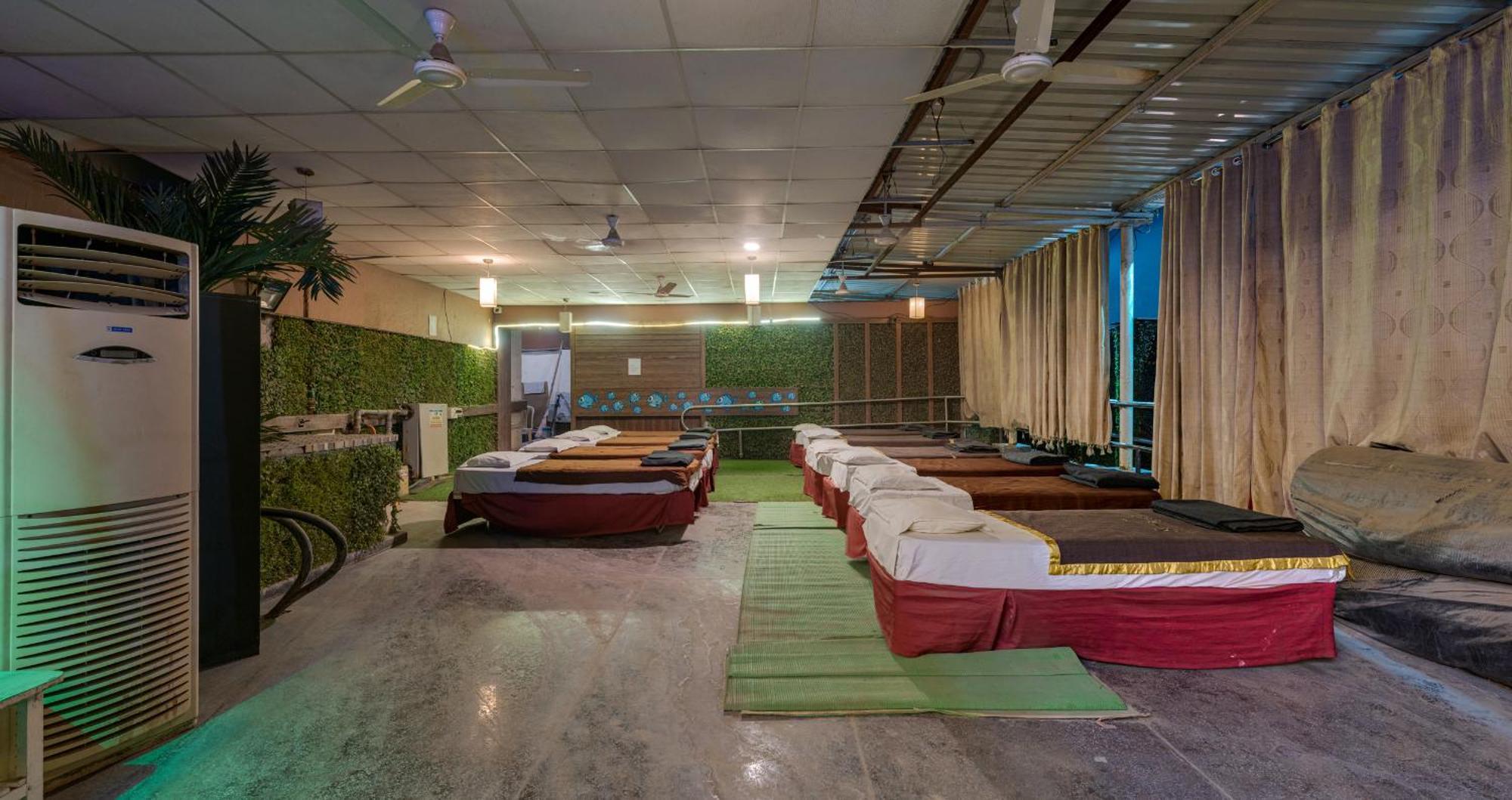 Hotel Surya Executive 3 Star Hotel Солапур Екстериор снимка
