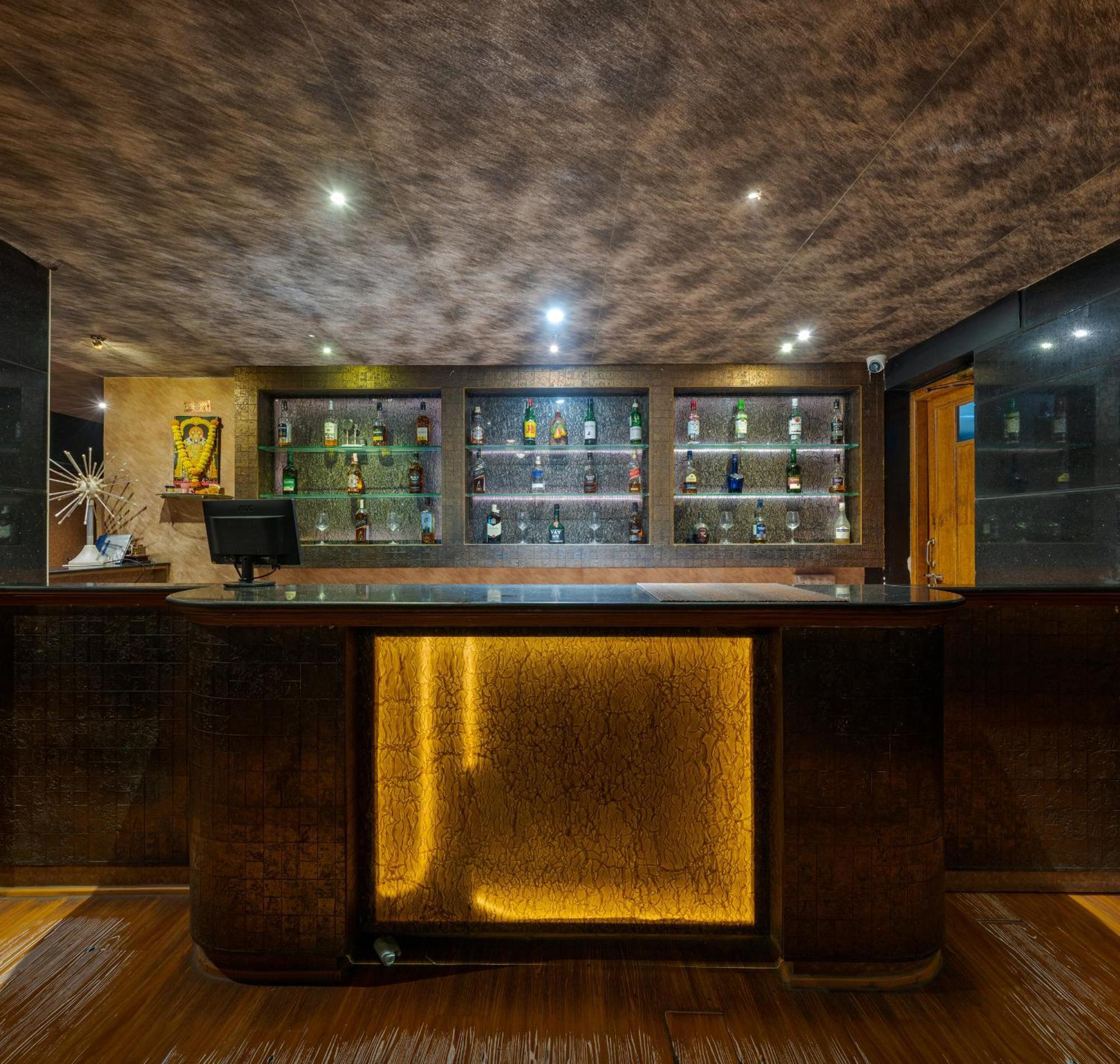 Hotel Surya Executive 3 Star Hotel Солапур Екстериор снимка