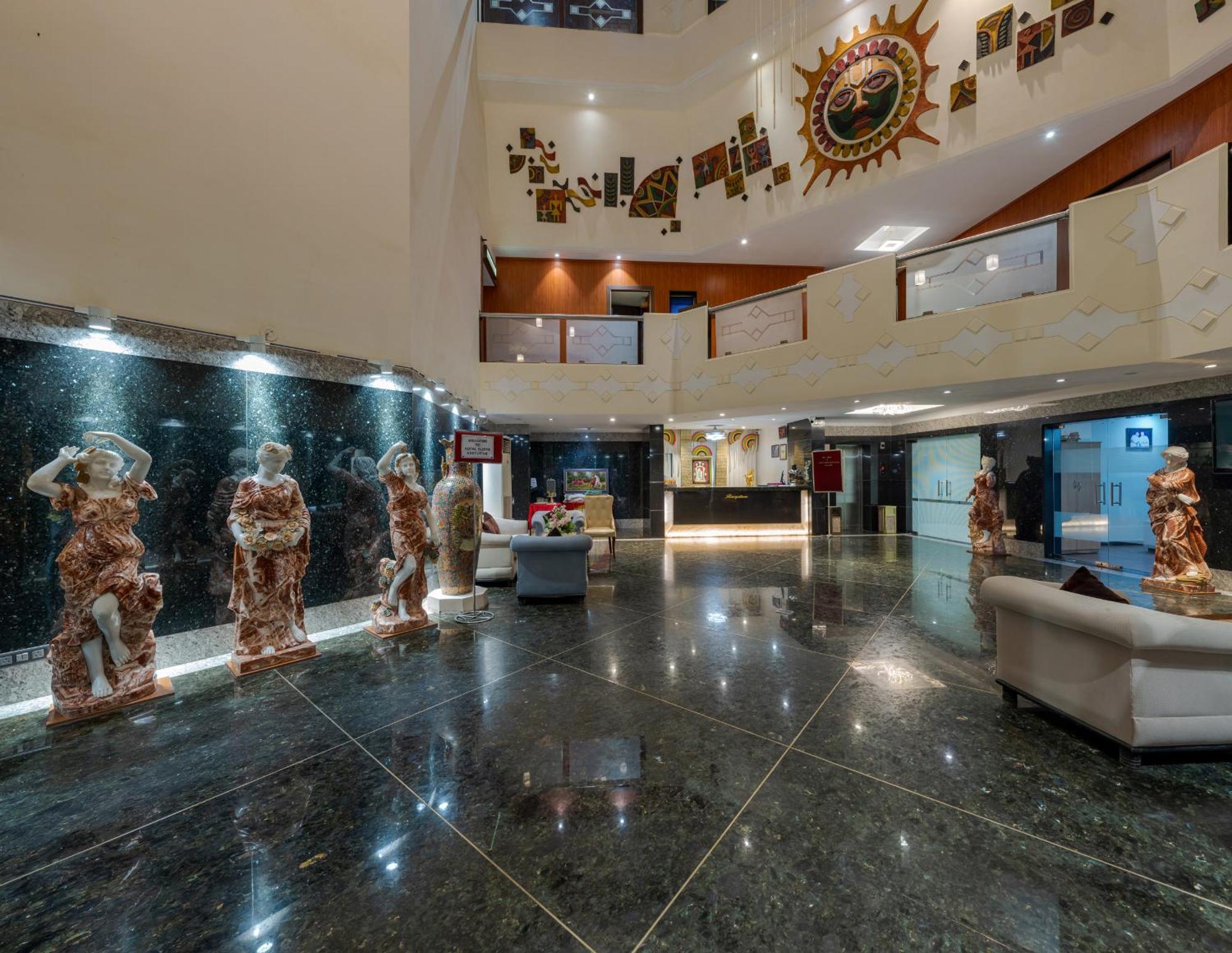 Hotel Surya Executive 3 Star Hotel Солапур Екстериор снимка