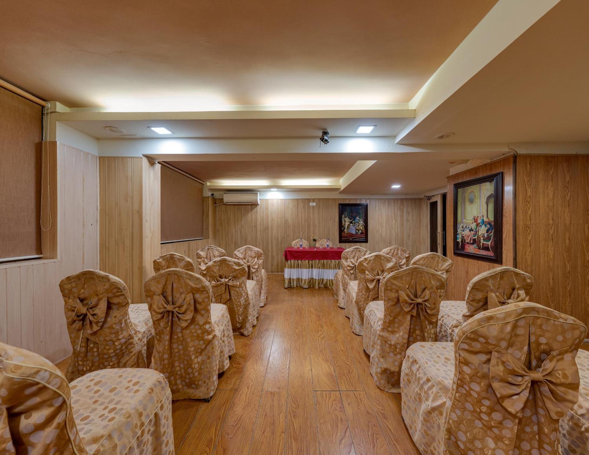 Hotel Surya Executive 3 Star Hotel Солапур Екстериор снимка