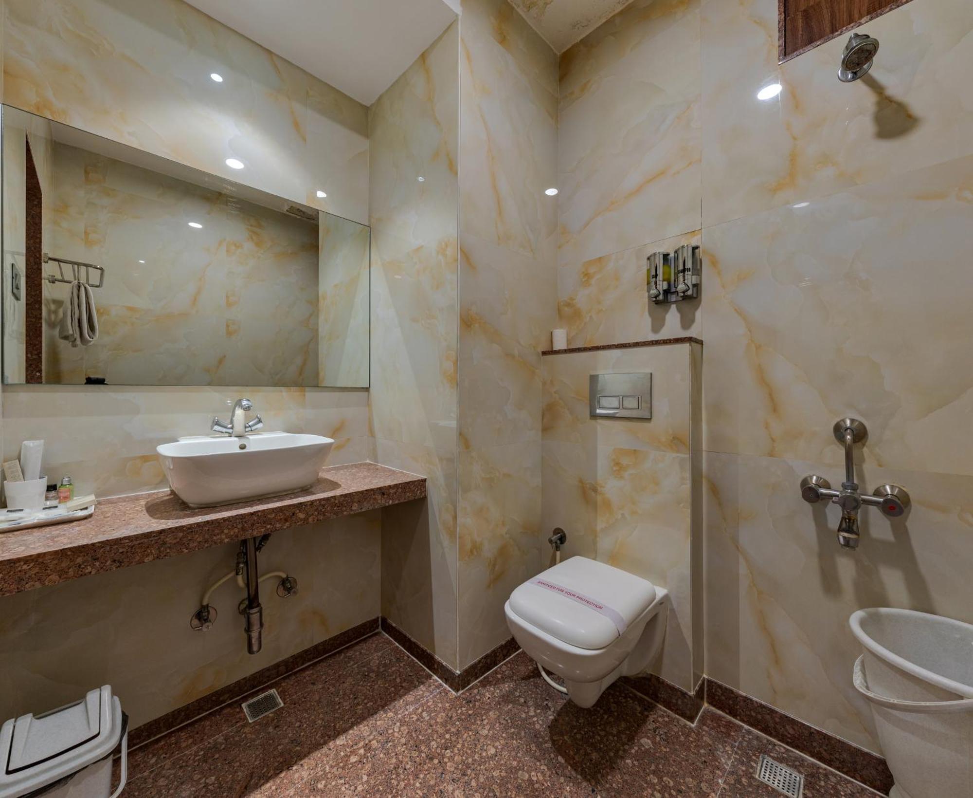 Hotel Surya Executive 3 Star Hotel Солапур Екстериор снимка